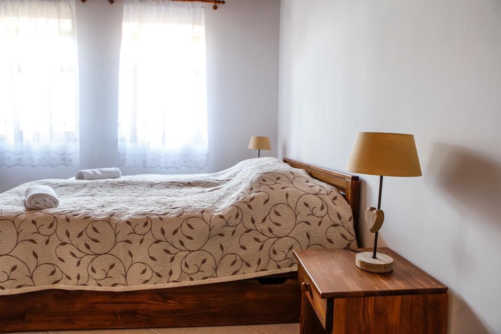 Katica Vendeghaz Hotel Tarcal Room photo